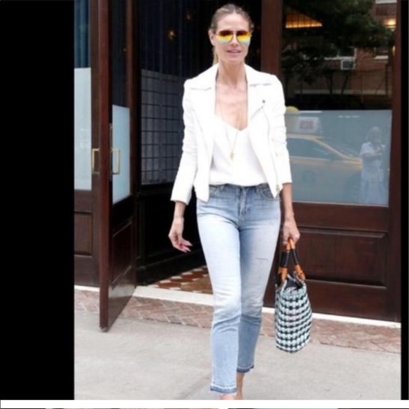 AMO Babe seeet cheeks raw hem lightwash ankle jeans - Picture 2 of 8